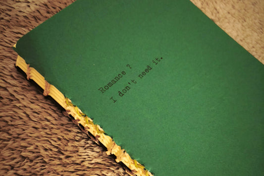 "Romance ? I don't need it." - Carnet A6 128 pages - Aromantique