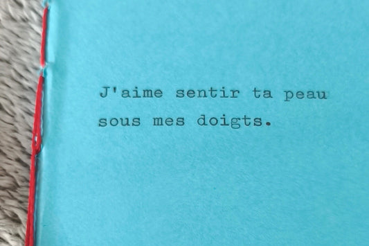 "J'aime sentir ta peau sous mes doigts." - Carnet A6 48 pages