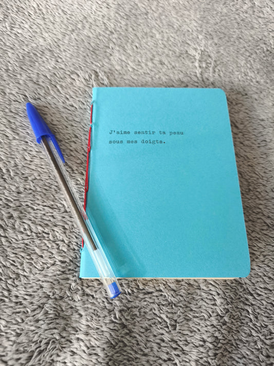 "J'aime sentir ta peau sous mes doigts." - Carnet A6 48 pages